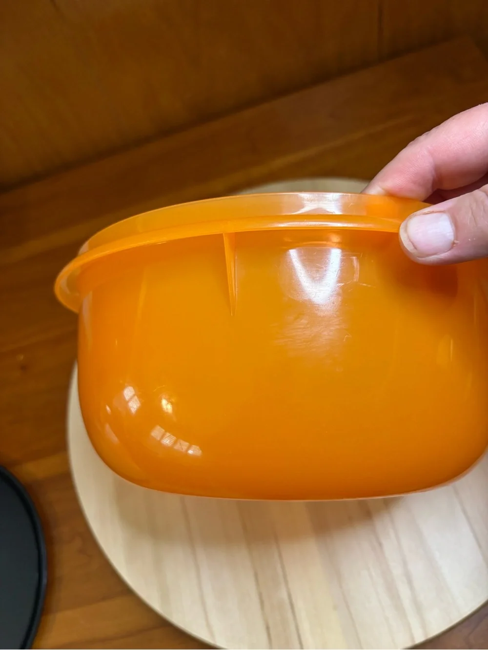 Tupperware bowl with seal. Bowl and seal are Z